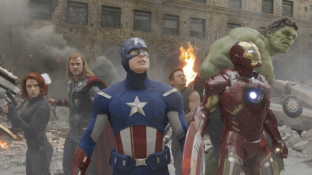 Als Avengers vereint: Black Widow, Thor, Captain America, Hawkeye, Iron Man und Hulk
